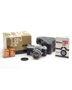 Nikon F Eyelevel chrome „Tokyo“ w. Nikkor-S 1.4/50mm